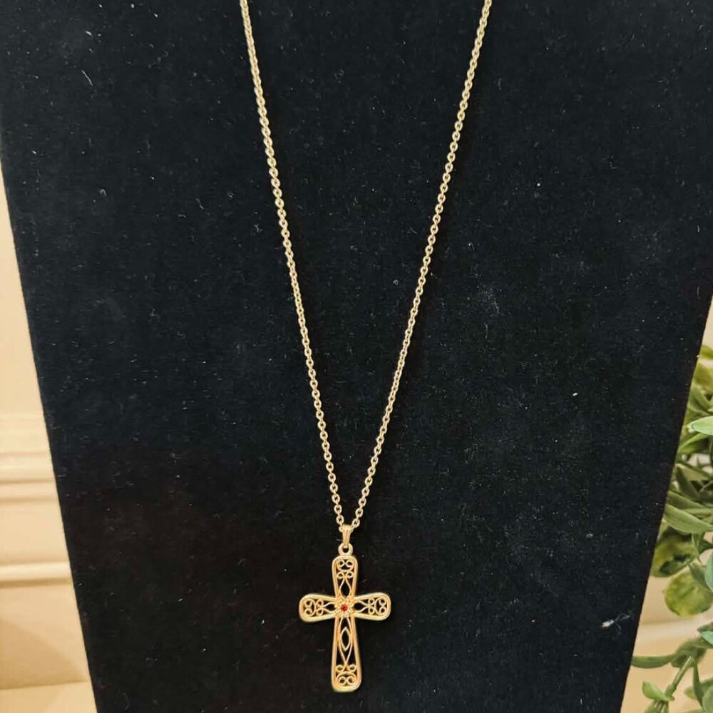 Sarah Coventry Gold Tone Filigree Cross Necklace – Red Accent – Vintage